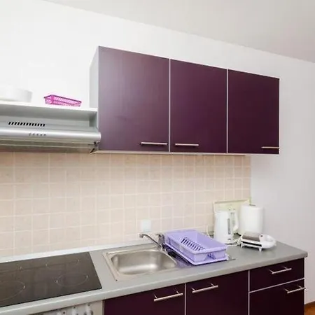 Ira - Two-bedroom With Balcony アパート *