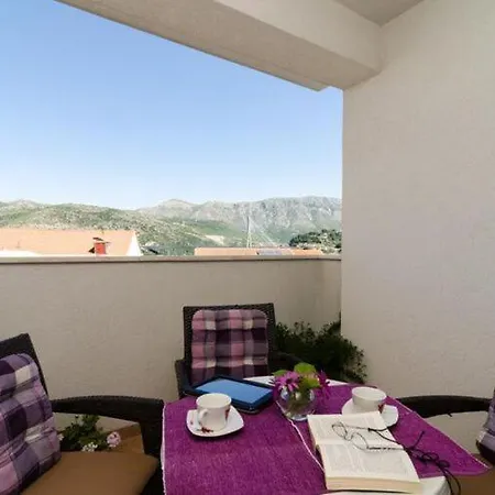 Ira - Two-bedroom With Balcony