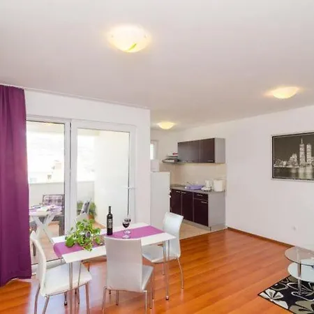 Ira - Two-bedroom With Balcony Daire *